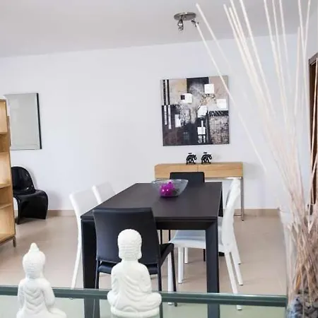 Punta De Mujeres Sleeps 4 Wifi דירה